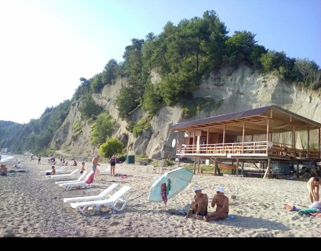 Zolotaya Buhta 10 Hotel Pizunda Exterior photo